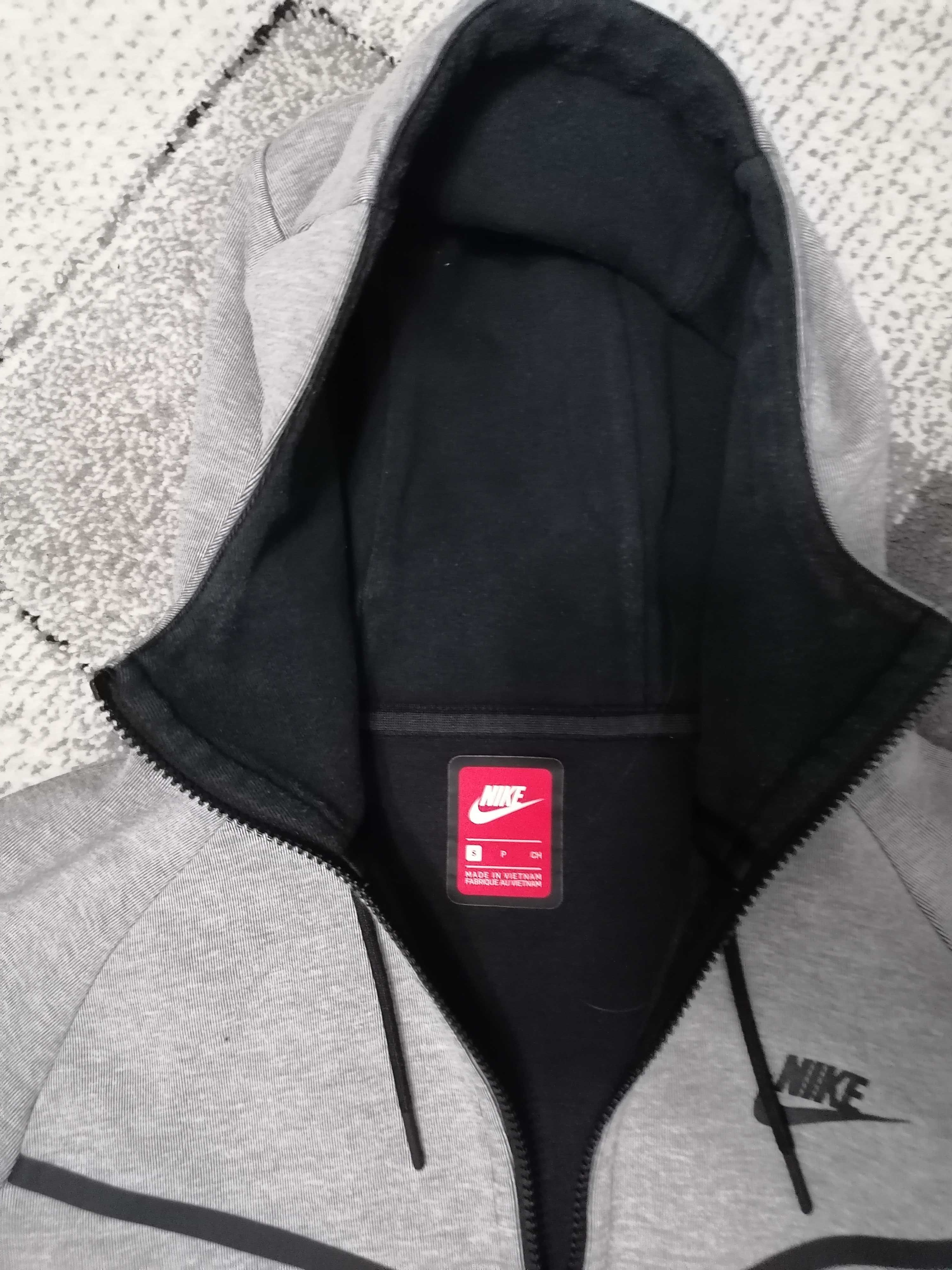 Nike tech fleece gri nu negociez