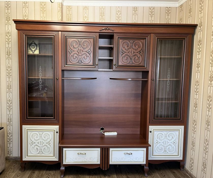 Продам стенку из чистого дерева