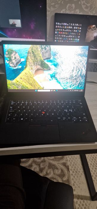 Lenovo Core i7-8565u operativka 16gb ddr4 hotira 256gb m2ssd