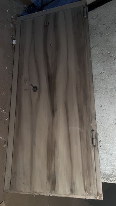 Железная наружная дверь бу