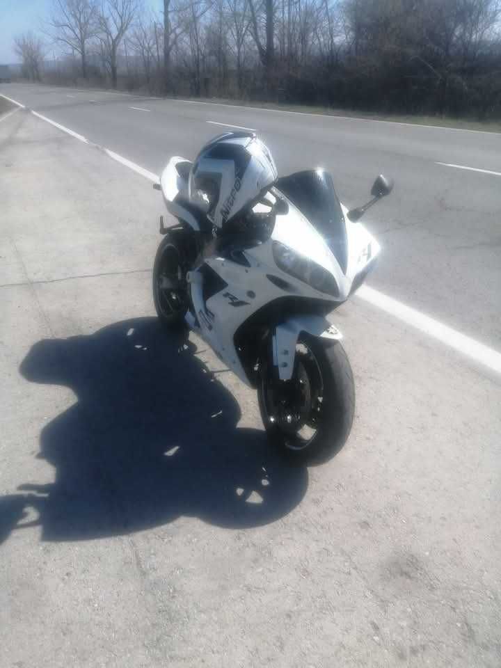 Yamaha YZF R1 бял