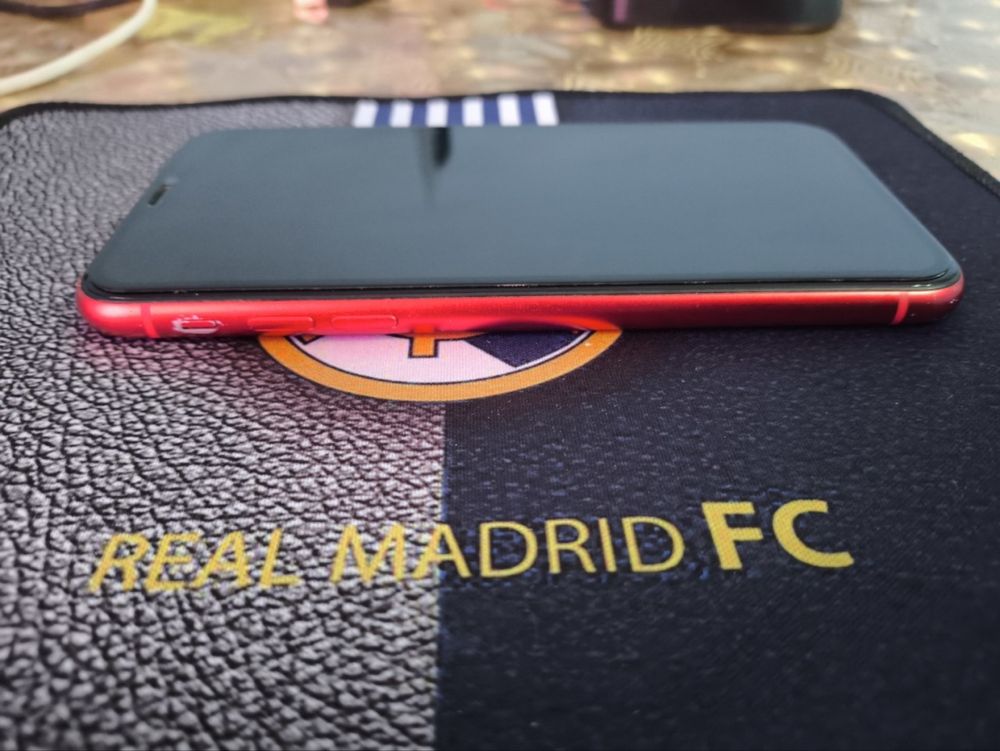 Iphone 11  xolati edial usta kurmagan ishlashlari yaxshi