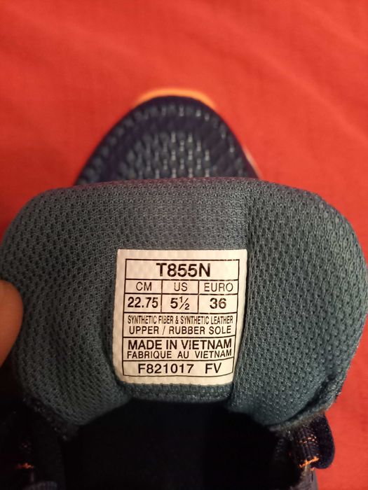 Продавам детски маратонки ASICS