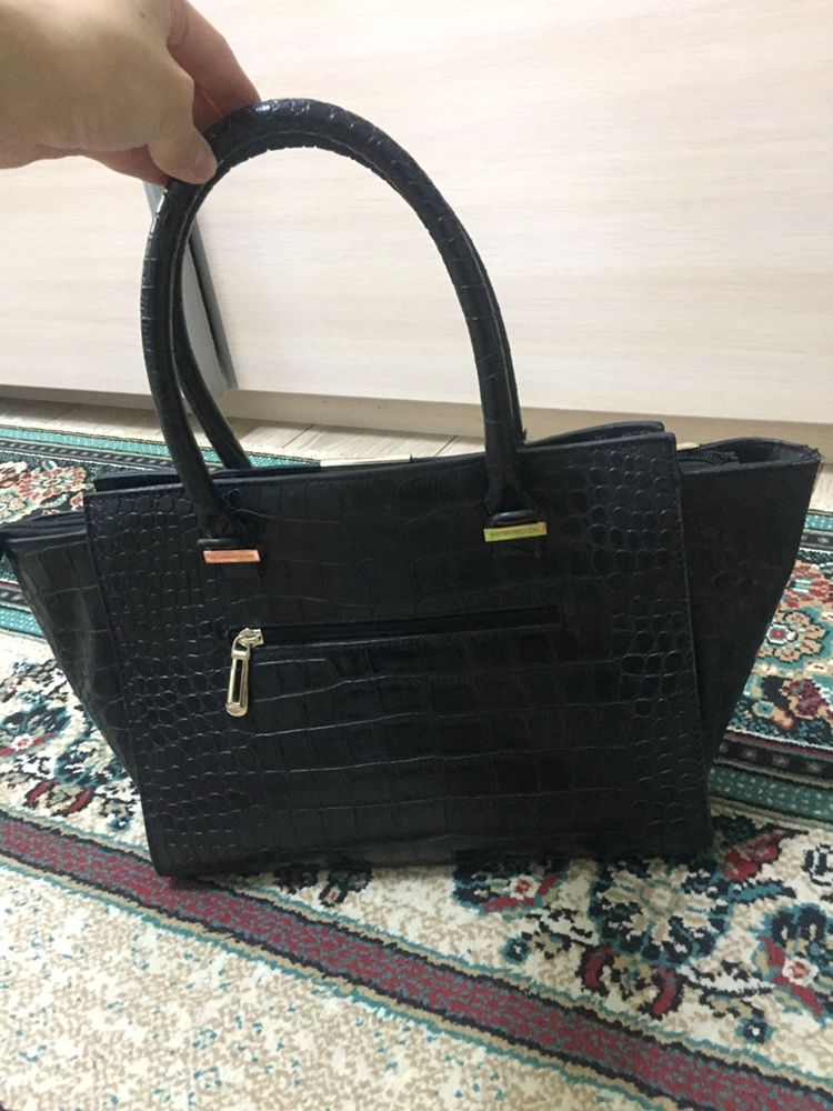 Продам сумку Victoria Beckham (кожанная)