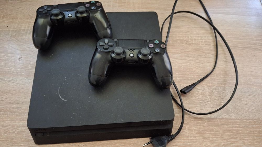 Playstation 4 slim