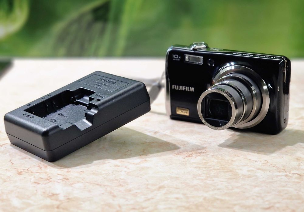 Дигитален фотоапарат Fujifilm FinePix F80 EXR (черен)