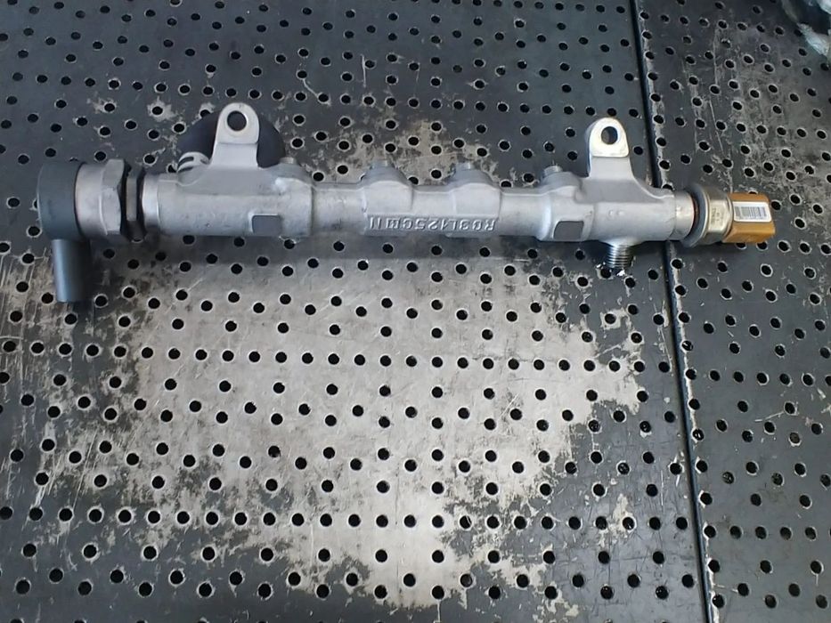 Rampa injectoare cu senzor audi a4 b8 8k audi a5 a6 seat exeo vw golf 6 2.0 tdi 03l130089q