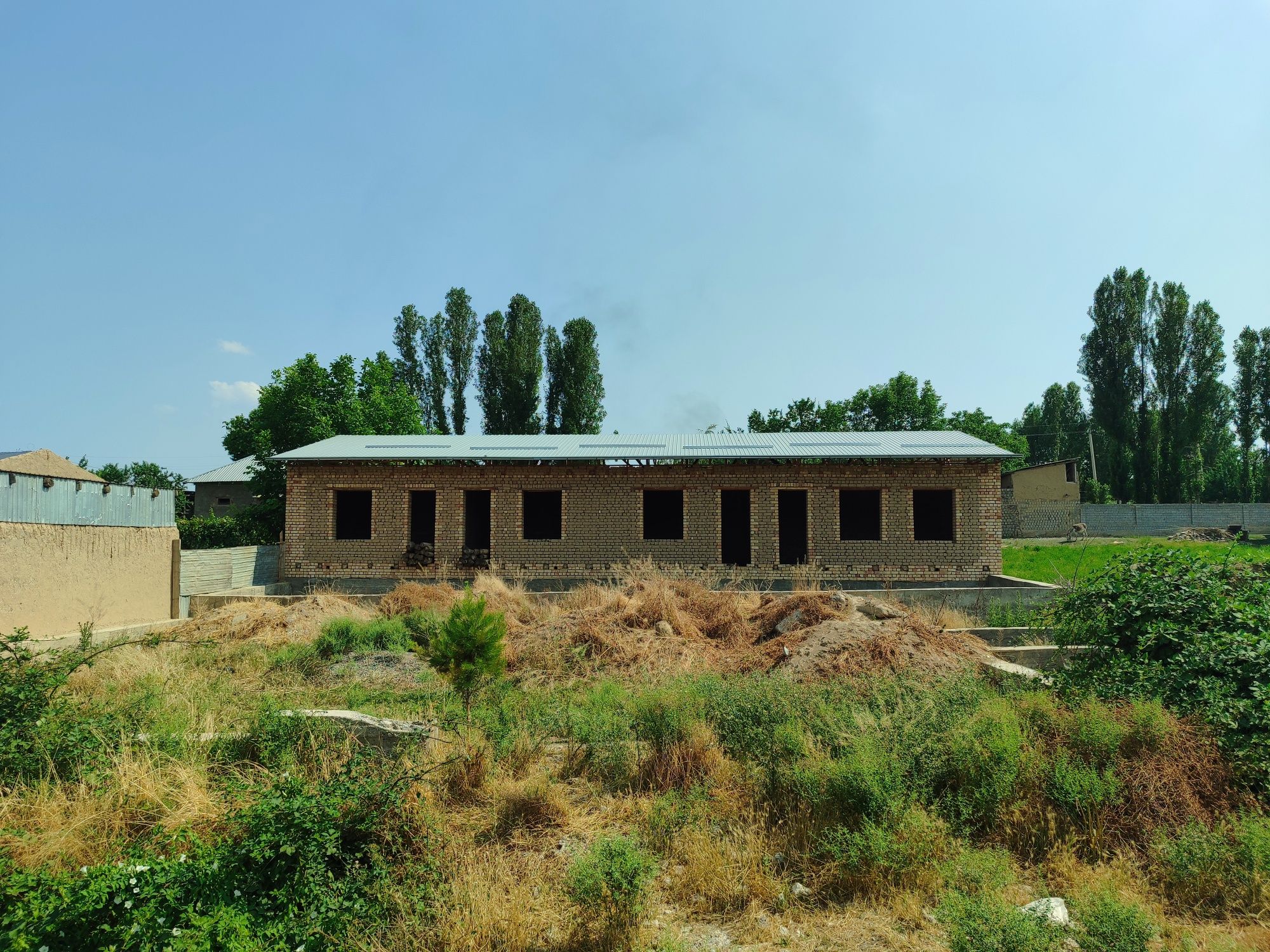Yer sotiladi karobkasi bor 4 ta xona