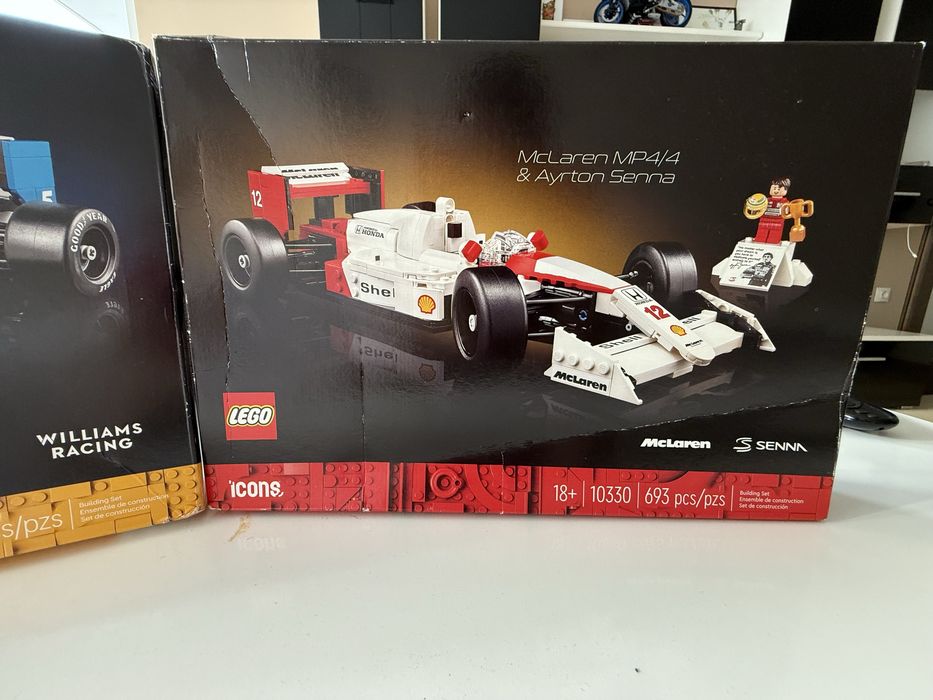 Lego icons 10330 and 10353