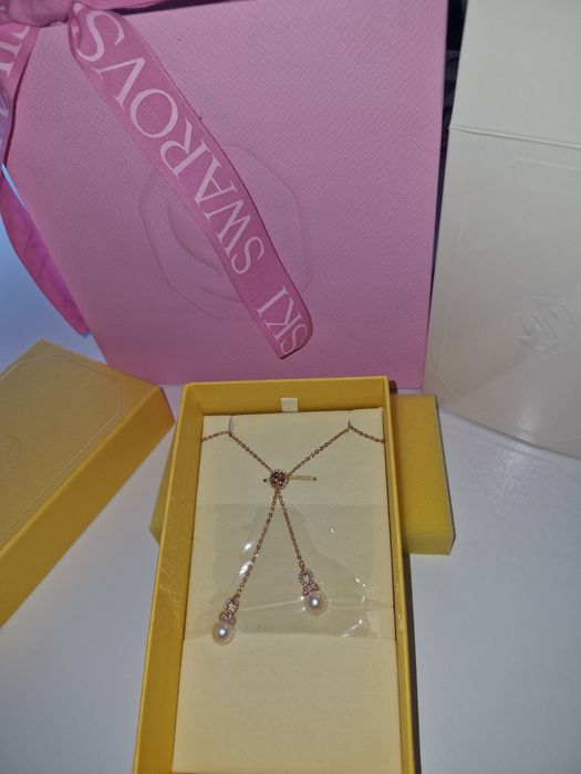 Колие Swarovski        .