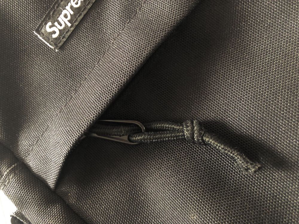 Supreme чантичка