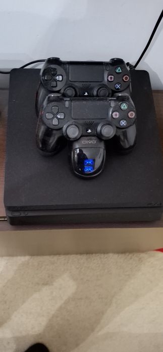 Vând playstation 4 Sony ultra slim in stare excelentă