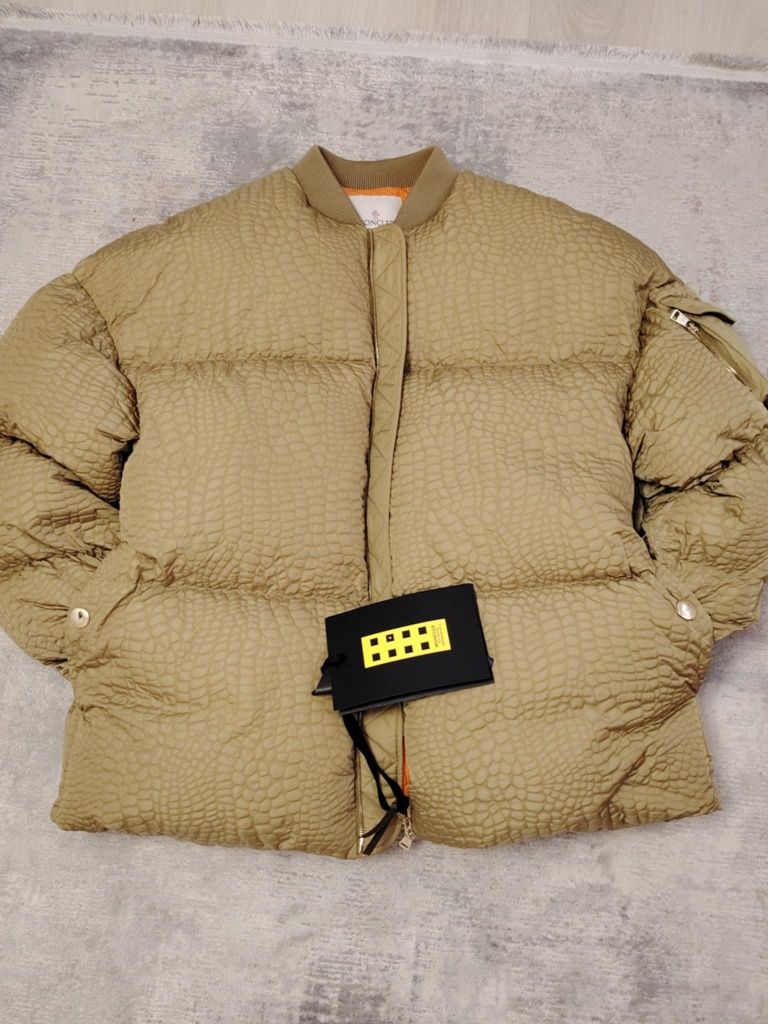 Яке пух Moncler genius