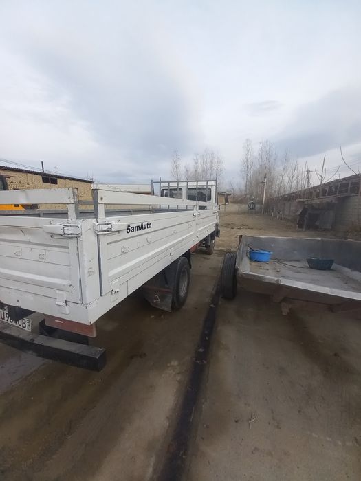 Isuzi otayul yuk moshina