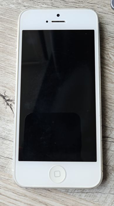 iPhone 5 (В отличном состоянии)