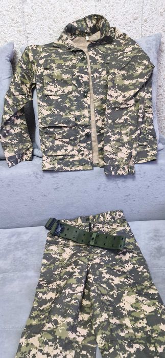 Срочно!  Продам  военную школьную форму  44р