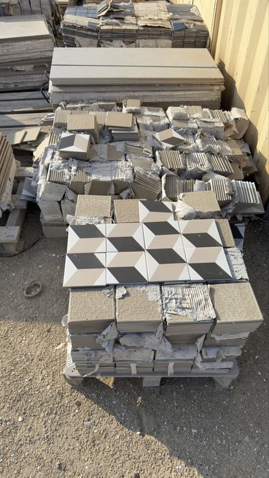 Кафель 15*15  39,75 квадратов продам