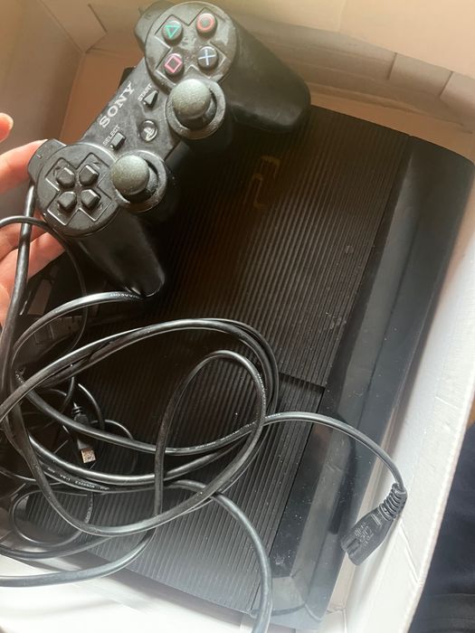 Vând ps3 și jocuri