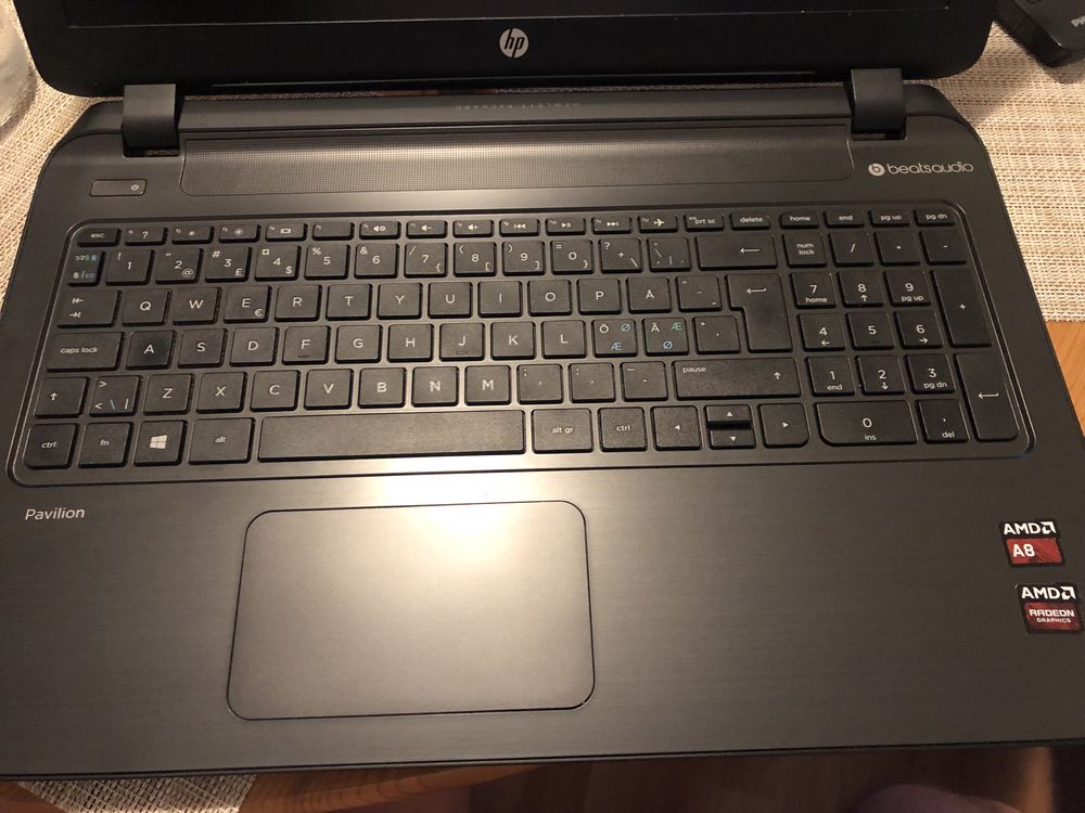 HP Pavilion 17.3 с чанта  мишка  тонколони и субуфер Logitech