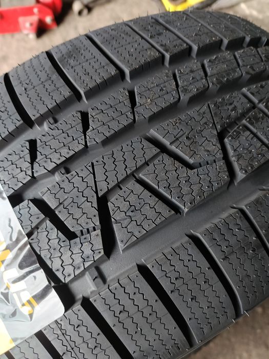 НОВИ ЗИМНИ -19цола -225/40-1бр.-175лв."APLUS"-с монтаж и баланс