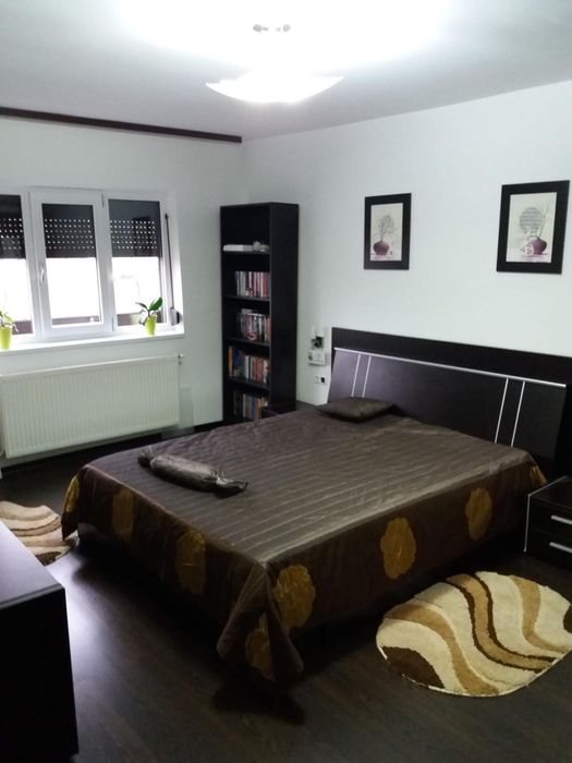 Mobila pentru dormitor pat dulap doua comode pat si ocomoda tv