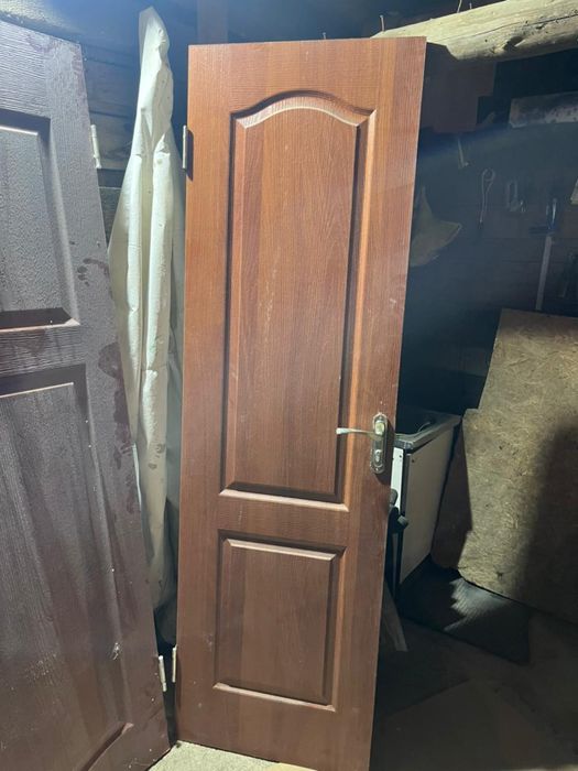 Продам деревянную дверь