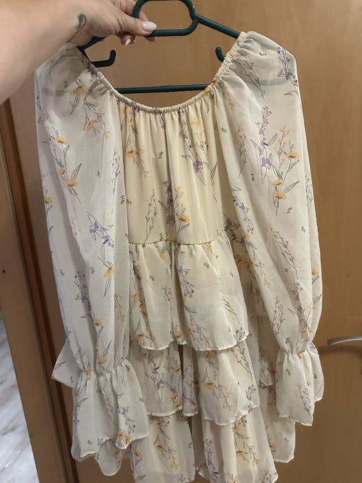 Rochie vaporoasa cu volane