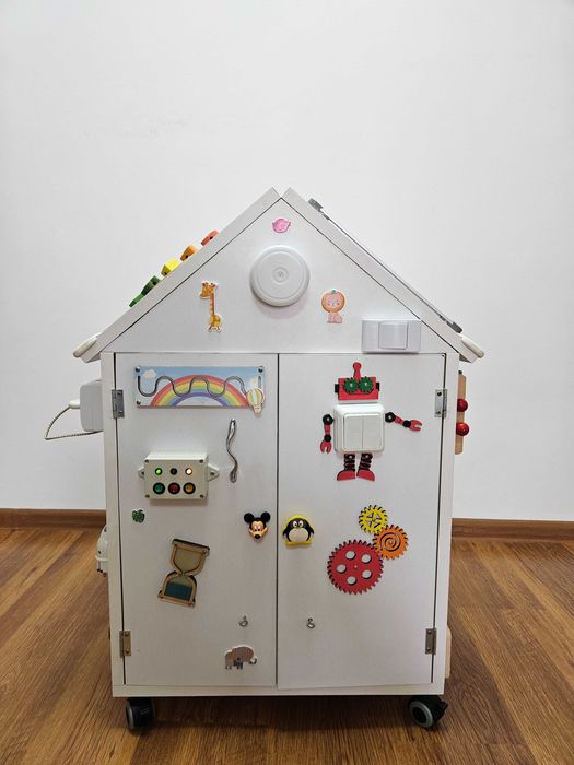 Busy House Montessori jucarie interactiva/casuta din lemn busy board