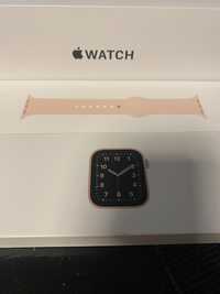 Apple Watch SE 2020година