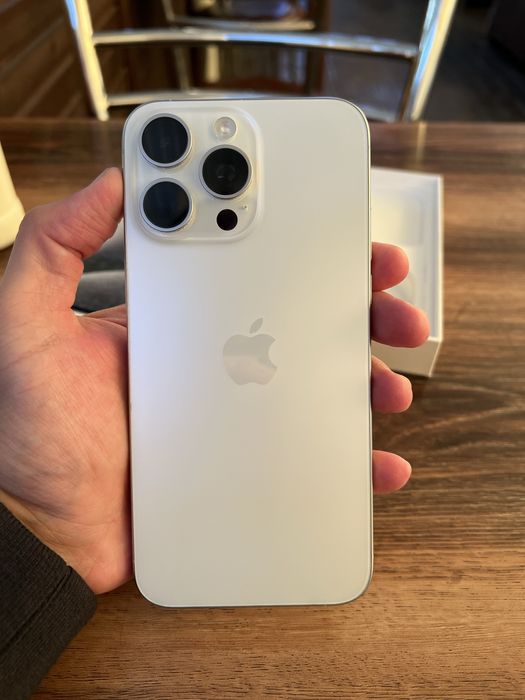 Iphone 15 pro max white