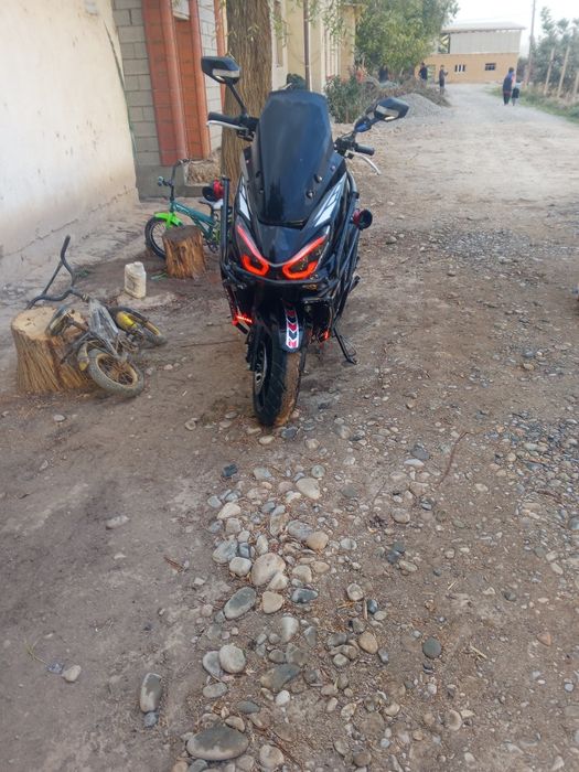 Sukuter. NEKCUC.TIGIRSotiladi. 150