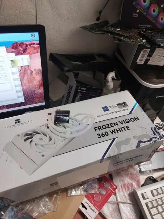Cooler cpu pe lichid cu display mare Thermalright Frozen Vision 360 al