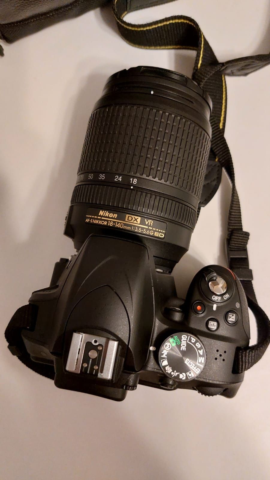 Nikon D3300 cu obiectiv Nikorr 18-140mm