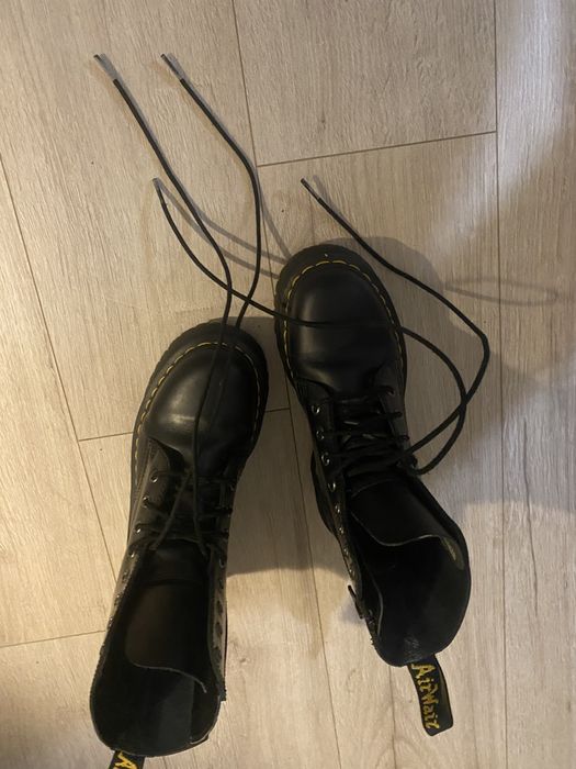 Dr. Martens боти