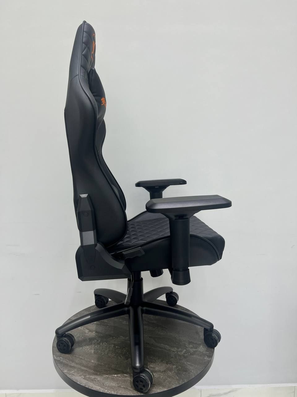 Компьютерное игровое геймерское кресло модель Cougar black