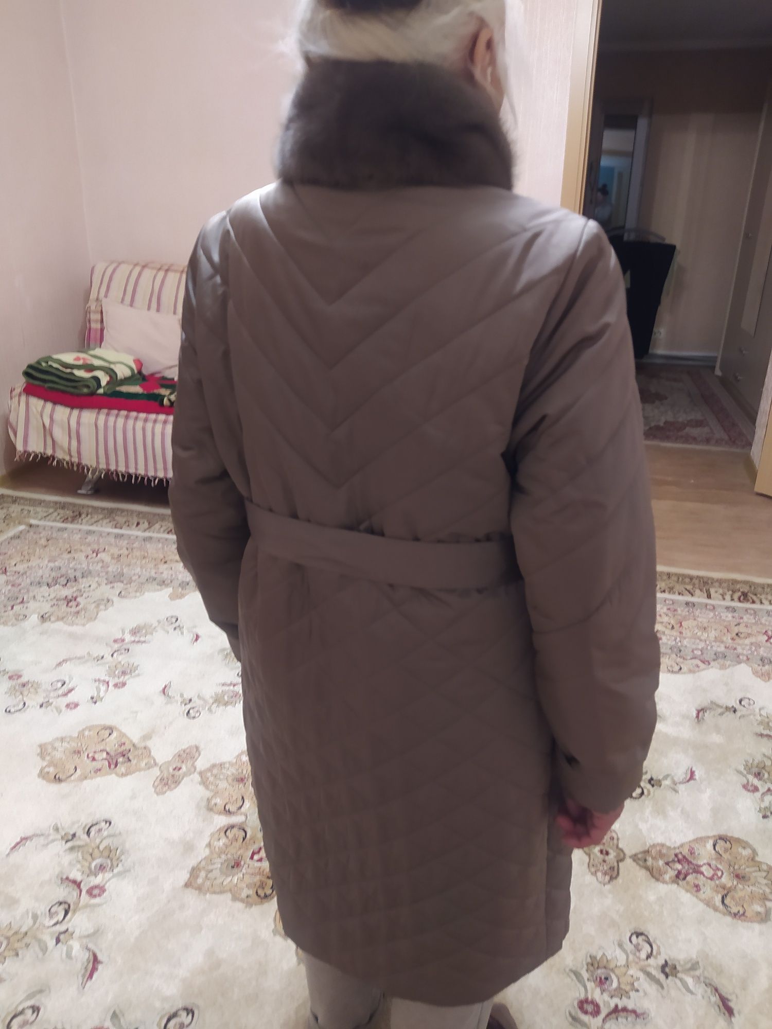 Пальто женское  с утеплителем из верблюжьей шерсти