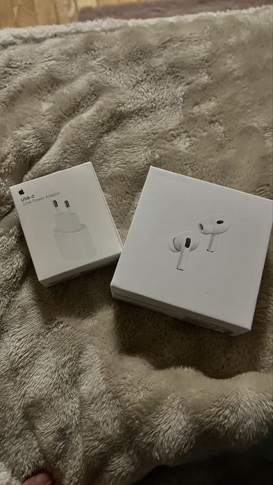 Продам Airpods pro ( в подарок адаптер)