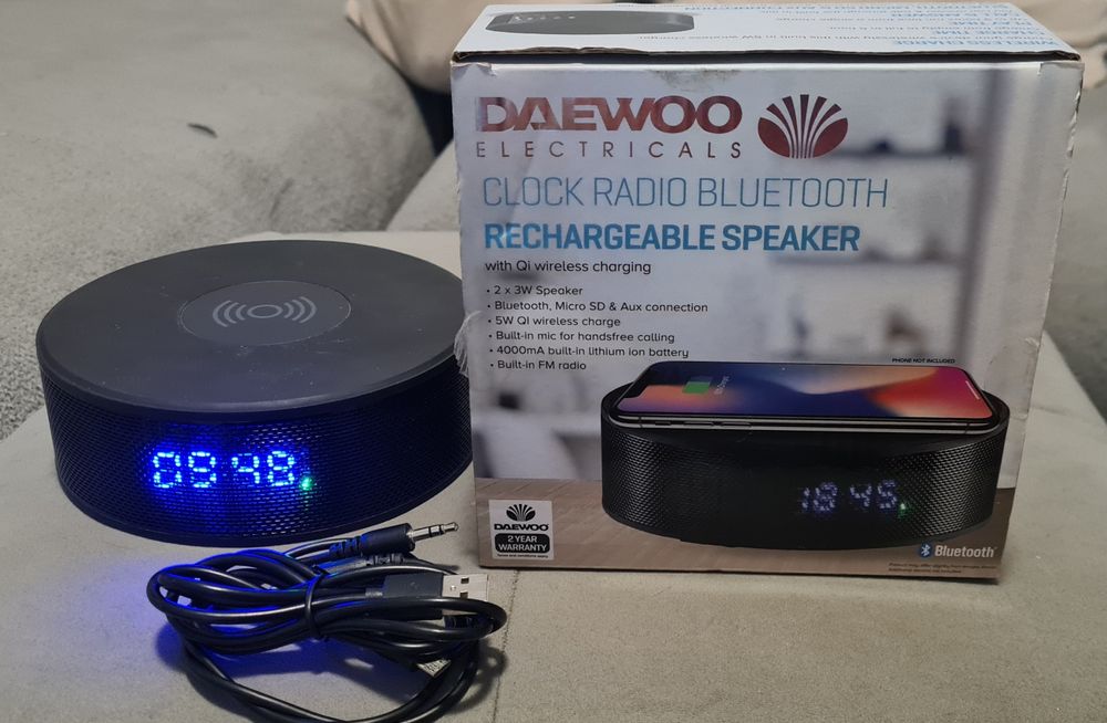 Boxa bluetooth + incarcator wireless + radio FM + ceas + acumulator