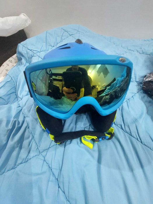 Casca pt schi pt copii si ochelari marca NEVICA