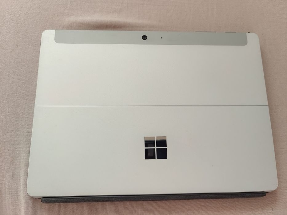 Microsoft surface go, 128gb, 8gb ram, intel 4415y, tastatura originala
