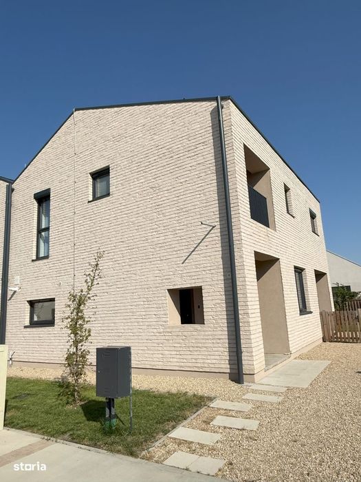 Casă de vânzare – 4 camere, în complexul Liziera de Lac, Bucuresti