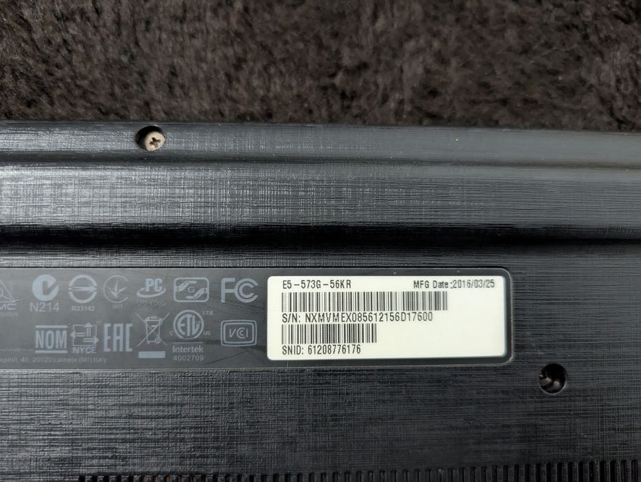 Laptop Acer Aspire 573G cu Nvidia 920M 2GB, i5 4210u