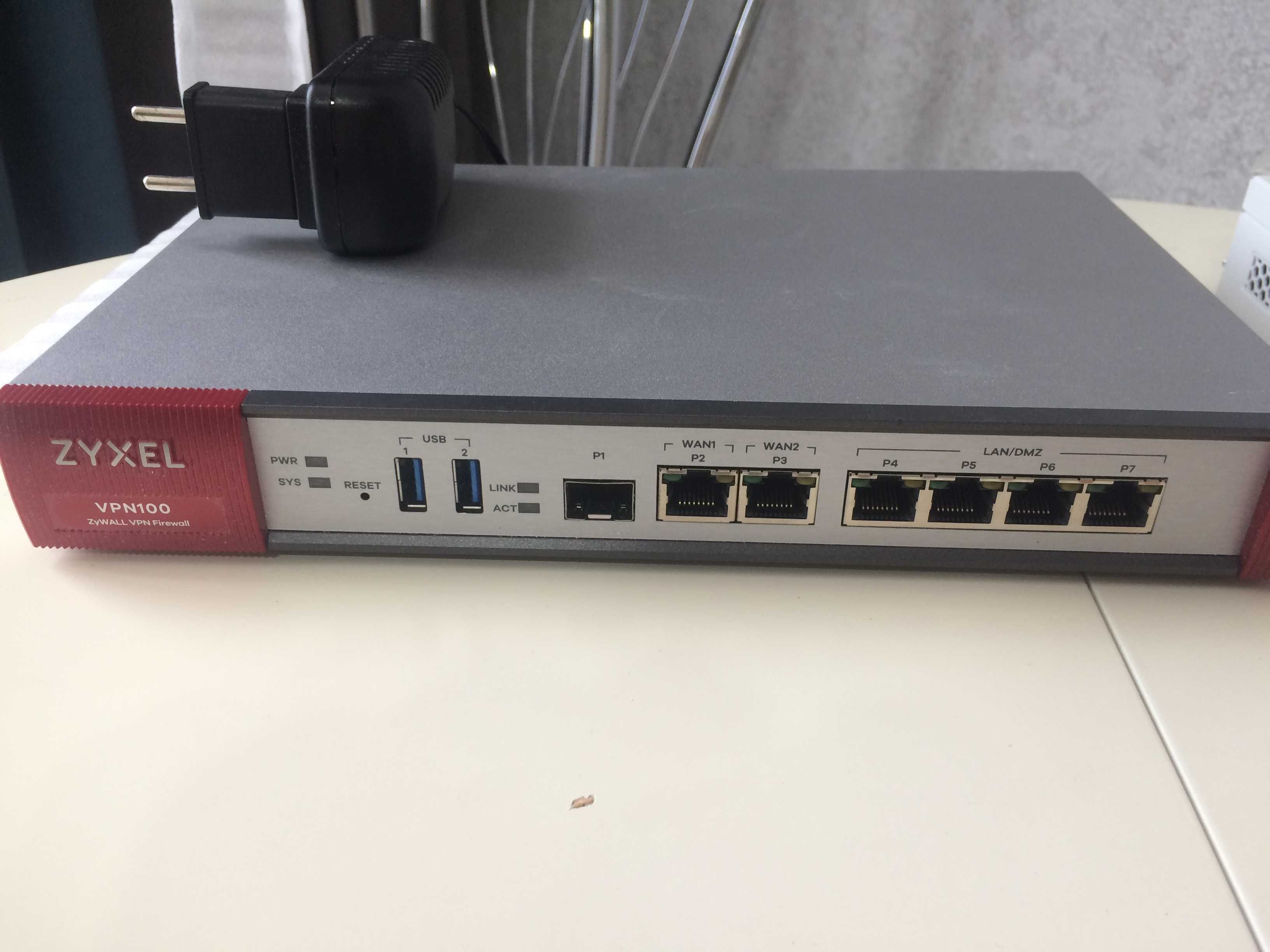 ZyXEL VPN100 роутер Межсетевой экран
