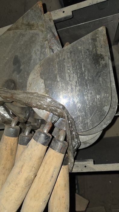 Продам мастерок для кладки,штукатурки.Цена 500 тенге за шт.Новое.