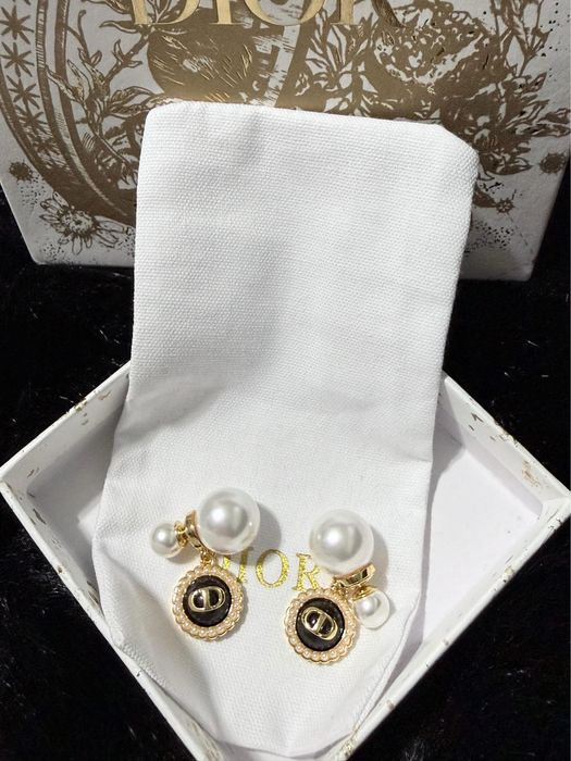 Обеци видове Dior