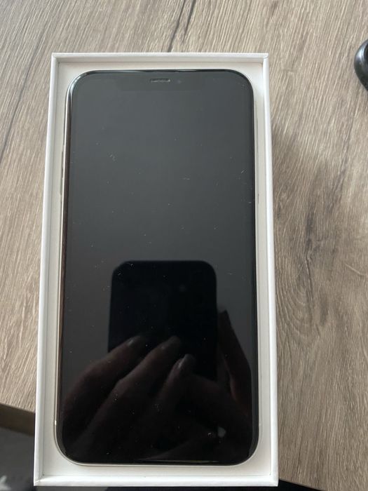 iPhone 11 бял 64 gb