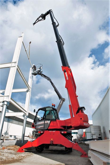 Inchiriem Manitou Rotativ