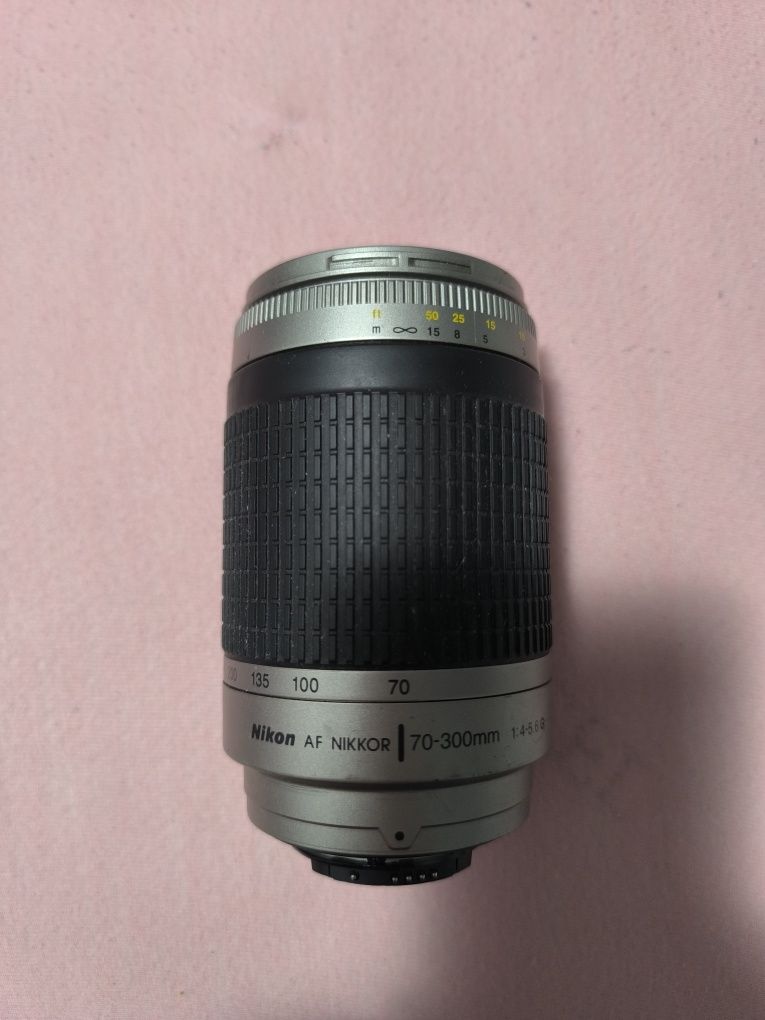 Nikon AF Nikkor 70-300mm f/4-5.6 G Zoom  Lens