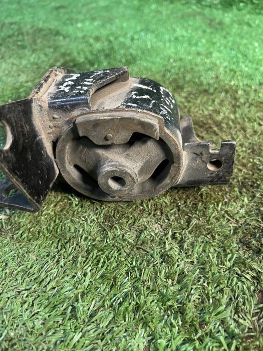 Подушка опора мкпп коробки Тойота Целика т23 Toyota Celica T23 1zz