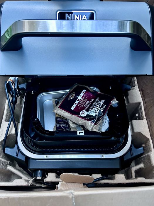 НОВ Ninja Woodfire Electric BBQ Grill & Smoker.